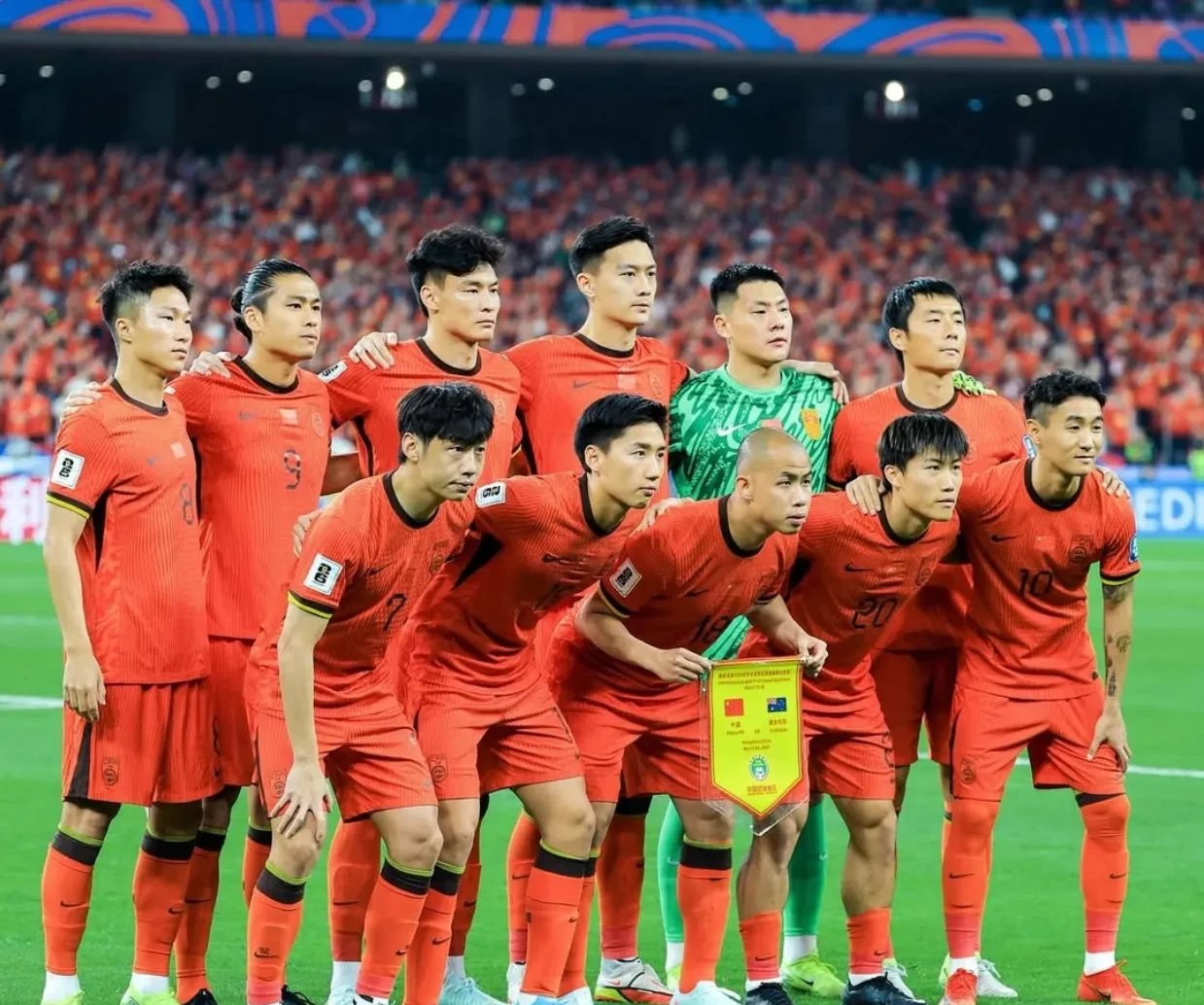 关于中国足球职业联赛各队互擂试，谁能勇夺冠军？的信息